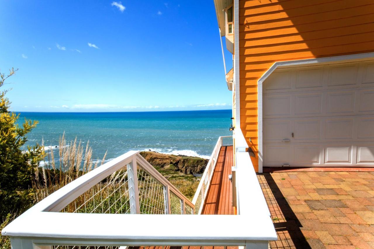 Amazing Oceanview 2 Bedroom Oceanfront! By Oceanviewhottubs Shelter Cove, Ca Tesla Ev Station Exterior photo