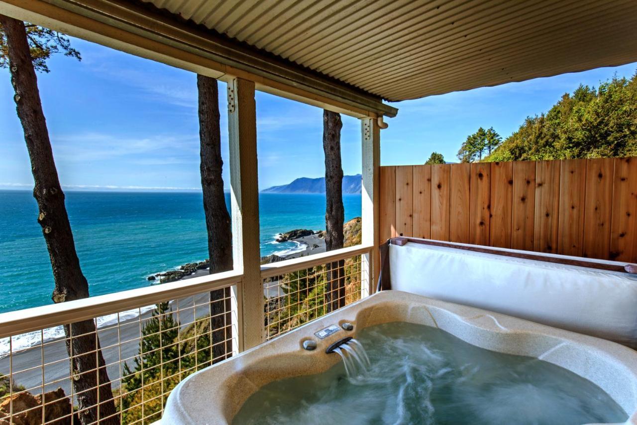 Amazing Oceanview 2 Bedroom Oceanfront! By Oceanviewhottubs Shelter Cove, Ca Tesla Ev Station Exterior photo