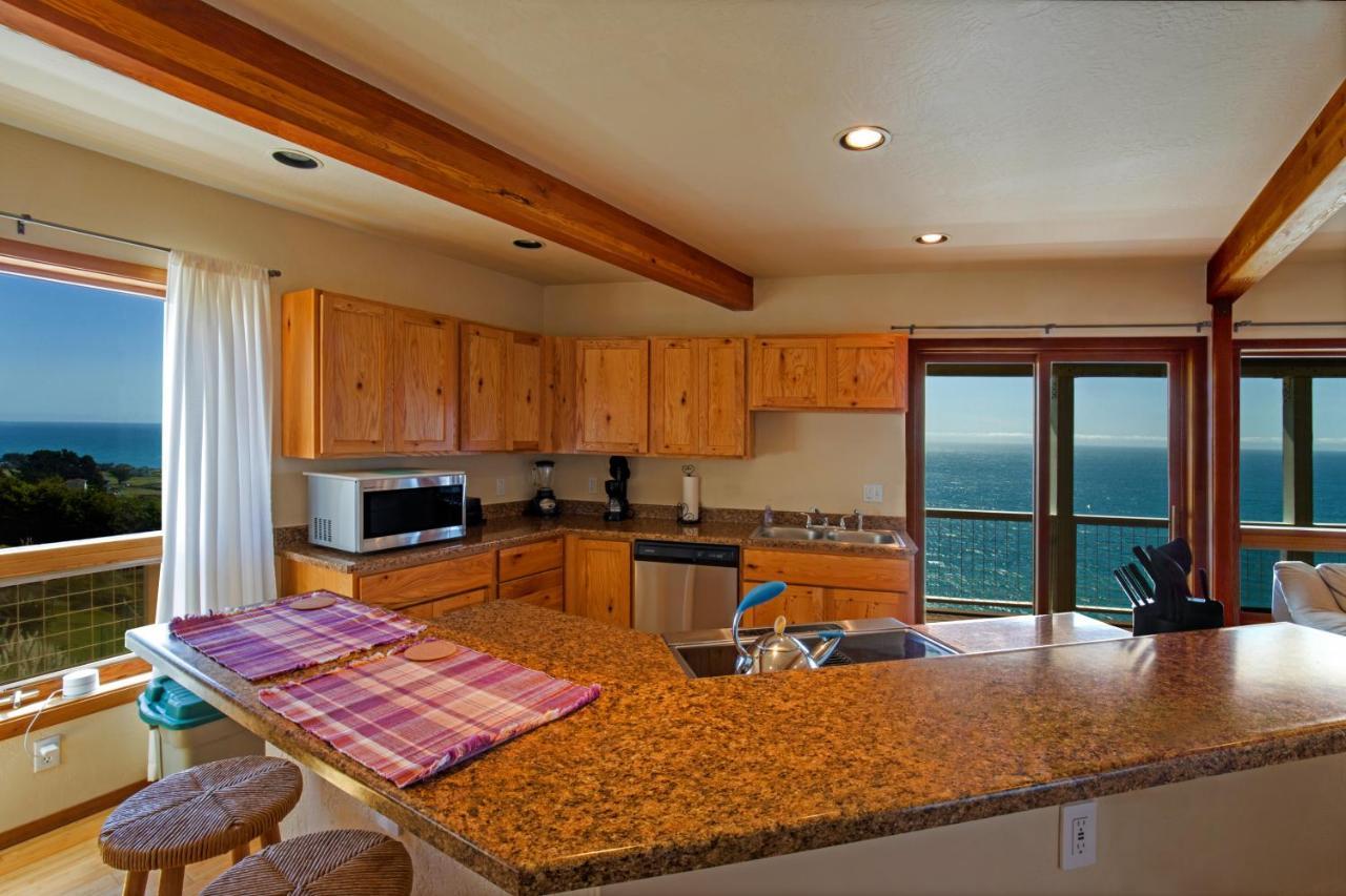 Amazing Oceanview 2 Bedroom Oceanfront! By Oceanviewhottubs Shelter Cove, Ca Tesla Ev Station Exterior photo