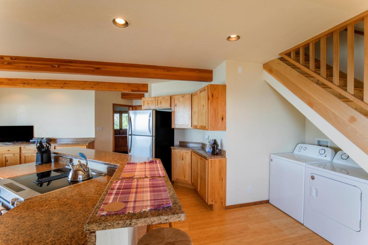 Amazing Oceanview 2 Bedroom Oceanfront! By Oceanviewhottubs Shelter Cove, Ca Tesla Ev Station Exterior photo