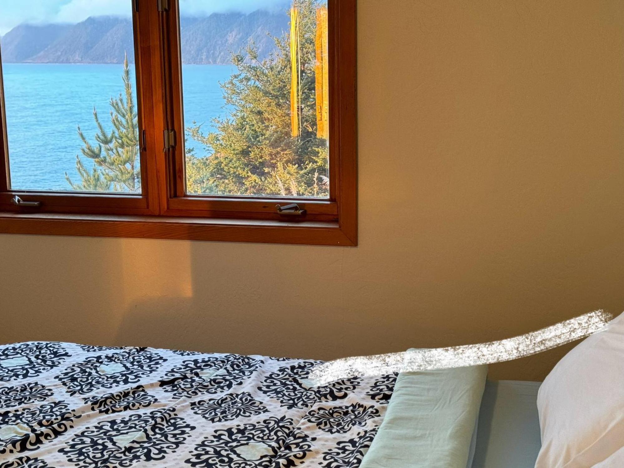 Amazing Oceanview 2 Bedroom Oceanfront! By Oceanviewhottubs Shelter Cove, Ca Tesla Ev Station Exterior photo