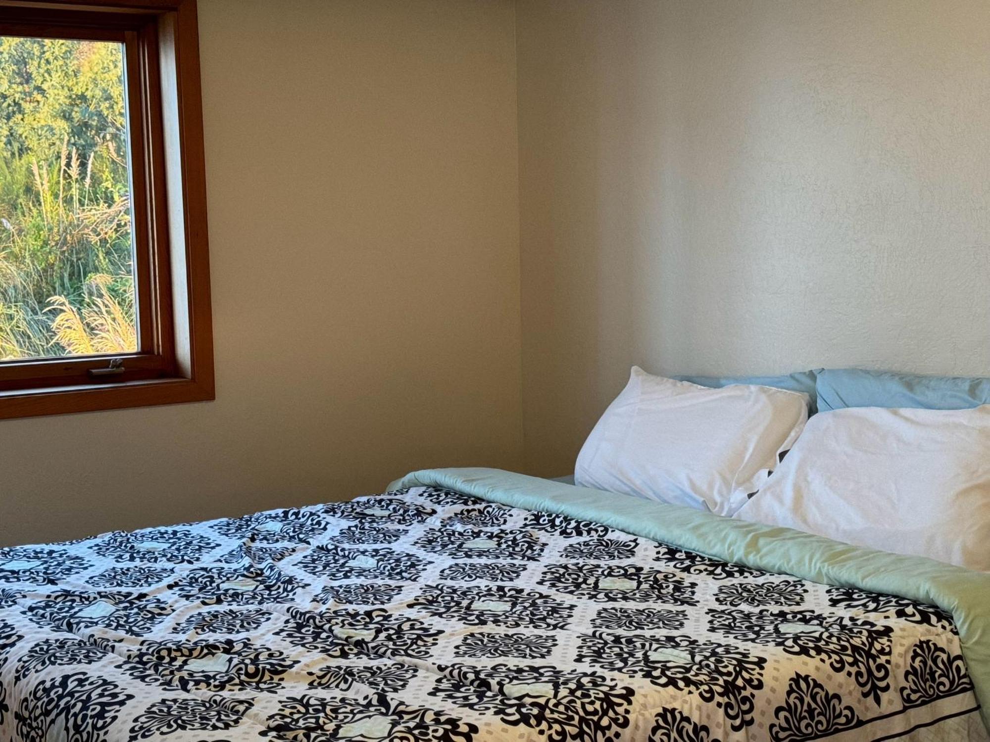 Amazing Oceanview 2 Bedroom Oceanfront! By Oceanviewhottubs Shelter Cove, Ca Tesla Ev Station Exterior photo